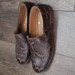 Trask snake print loafers